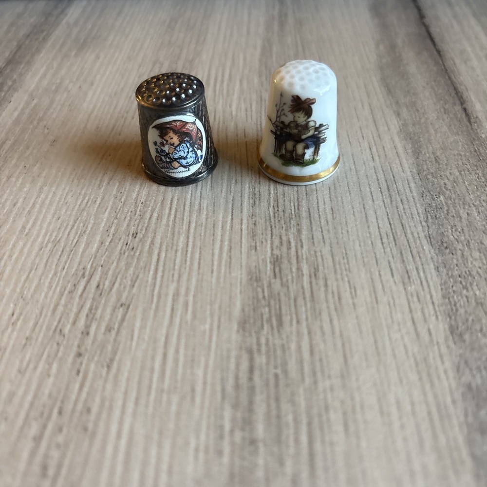 VTG Porcelain Schmid Thimble Berta Hummel Inspired 1st Edition 1982 West Germany